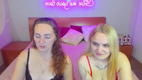 Lili and Bella online show from 10-25-25, 06:35