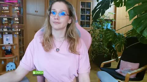 Snapshot of magicstylex chatting on 01-14-25, 04:04 Nicole online show from 01-14-25, 04:04