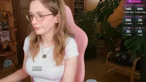 Snapshot of magicstylex chatting on 10-21-25, 09:04 Nicole online show from 10-21-25, 09:04