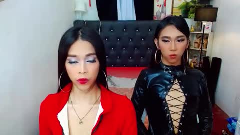 Snapshot of magnificenttranny chatting on 11-24-25, 01:16 BELLA AND HANA online show from 11-24-25, 01:16