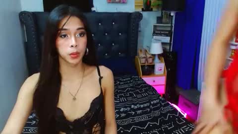 Snapshot of magnificenttranny chatting on 12-14-25, 06:23 BELLA AND HANA online show from 12-14-25, 06:23