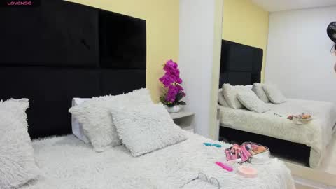 mahiarose_ online show from 09-23-25, 11:24