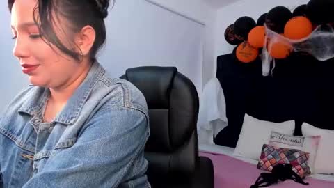 Snapshot of mahra_zoe chatting on 10-22-25, 10:42 Mahra Zoe online show from 10-22-25, 10:42
