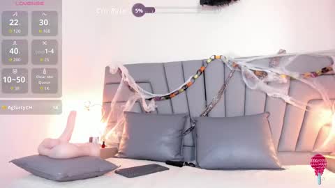 maia_520 online show from 10-15-25, 07:36