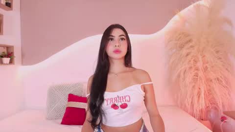 MAIA  LIA  online show from 12-18-25, 09:43