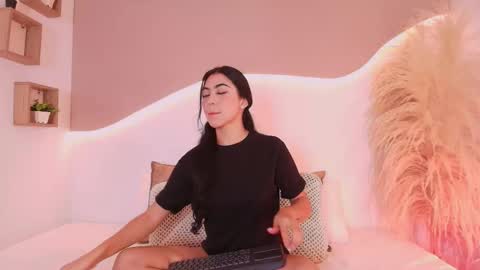 MAIA  LIA  online show from 01-17-26, 12:37