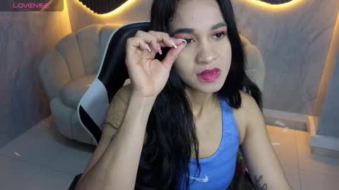 Snapshot of maia_tx chatting on 10-24-25, 01:07 Online 800 to 1400 online show from 10-24-25, 01:07