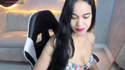 Snapshot of maia_tx chatting on 10-25-25, 12:56 Online 800 to 1400 online show from 10-25-25, 12:56