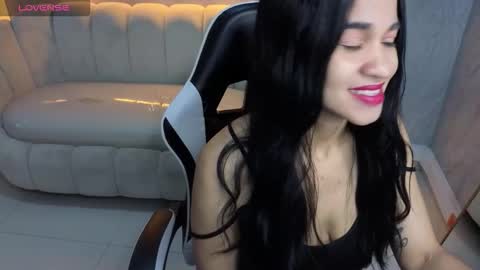 Snapshot of maia_tx chatting on 10-28-25, 01:47 Online 800 to 1400 online show from 10-28-25, 01:47