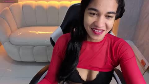 Snapshot of maia_tx chatting on 11-13-25, 01:43 Online 800 to 1400 online show from 11-13-25, 01:43