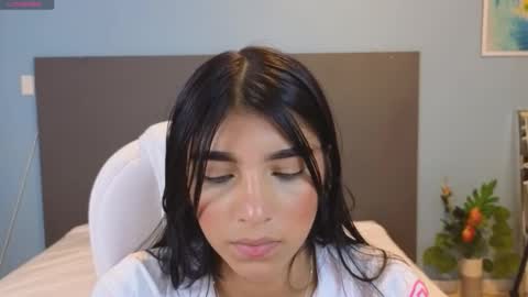 Snapshot of maiaa_ruiz chatting on 12-20-24, 01:22 Maiaa Ruiz online show from 12-20-24, 01:22