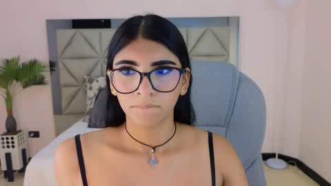 Snapshot of maiaa_ruiz chatting on 11-18-25, 02:43 Maiaa Ruiz online show from 11-18-25, 02:43