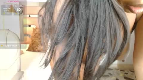 Snapshot of maiacharris_ chatting on 11-06-25, 08:32 Maia Charris online show from 11-06-25, 08:32