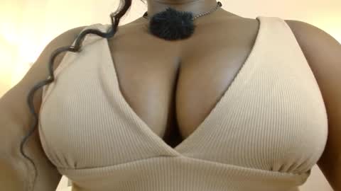 Snapshot of maiacharris_ chatting on 11-12-25, 09:36 Maia Charris online show from 11-12-25, 09:36