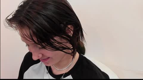 Snapshot of maibys_cute chatting on 12-28-24, 03:47 maibys online show from 12-28-24, 03:47