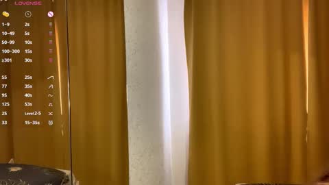 Snapshot of maidacompston chatting on 10-11-25, 09:19 Elina online show from 10-11-25, 09:19