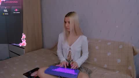 Your kitty online show from 03-07-26, 03:47