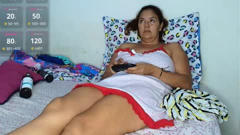 Snapshot of maira_milf chatting on 10-21-25, 10:49 Maira online show from 10-21-25, 10:49