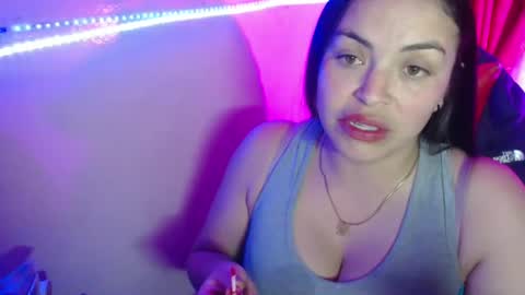 Snapshot of maitte_22 chatting on 12-27-24, 03:20 Hello friends Im on another account online show from 12-27-24, 03:20