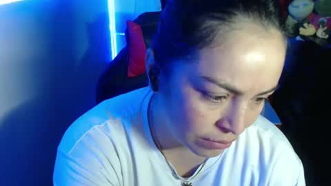 Snapshot of maitte_22 chatting on 01-16-25, 01:48 Hello friends Im on another account online show from 01-16-25, 01:48