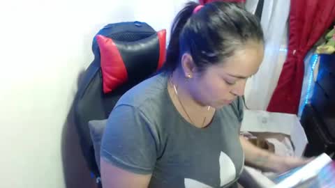 Snapshot of maitte_22 chatting on 01-22-25, 02:37 Hello friends Im on another account online show from 01-22-25, 02:37
