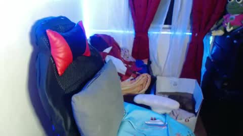 Snapshot of maitte_22 chatting on 01-23-25, 07:22 Hello friends Im on another account online show from 01-23-25, 07:22