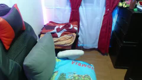 Snapshot of maitte_22 chatting on 02-06-25, 03:06 Hello friends Im on another account online show from 02-06-25, 03:06