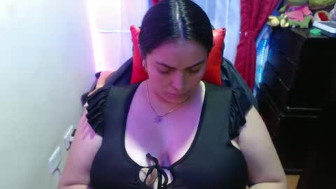 Snapshot of maitte_22 chatting on 02-07-25, 08:11 Hello friends Im on another account online show from 02-07-25, 08:11
