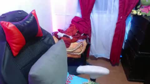 Snapshot of maitte_22 chatting on 02-08-25, 06:12 Hello friends Im on another account online show from 02-08-25, 06:12