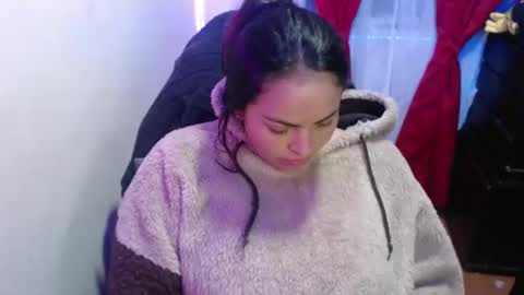 Snapshot of maitte_22 chatting on 02-20-25, 01:36 Hello friends Im on another account online show from 02-20-25, 01:36