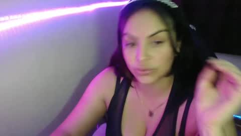 Snapshot of maitte_22 chatting on 03-03-25, 01:31 Hello friends Im on another account online show from 03-03-25, 01:31