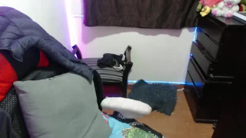 Snapshot of maitte_22 chatting on 03-07-25, 05:18 Hello friends Im on another account online show from 03-07-25, 05:18