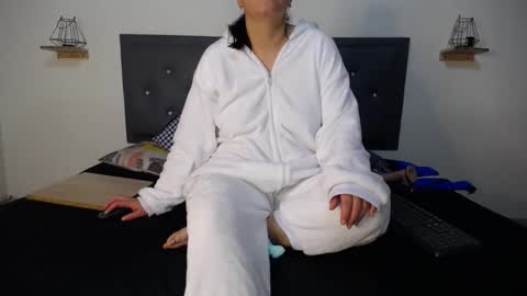 majo online show from 01-12-25, 01:37