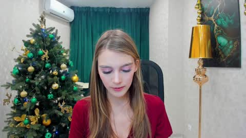 Snapshot of make_love_1 chatting on 12-30-24, 03:36 Chloe online show from 12-30-24, 03:36