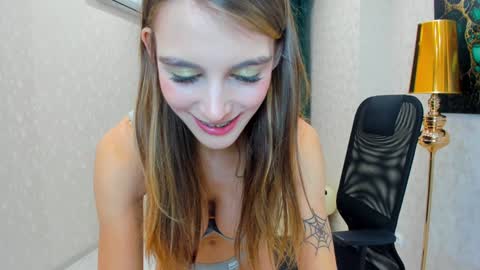 Snapshot of make_love_1 chatting on 01-09-25, 09:27 Chloe online show from 01-09-25, 09:27