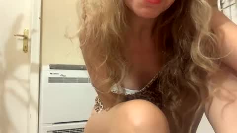 makemedanc online show from 10-21-25, 05:57