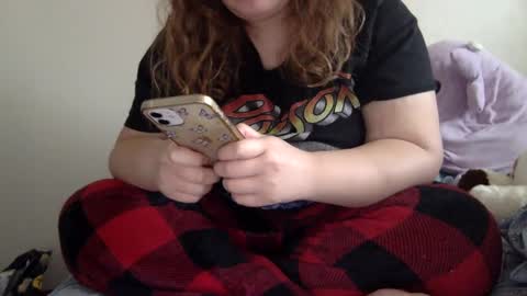Snapshot of makemesquirt06 chatting on 09-21-25, 06:42 makemesquirt06 online show from 09-21-25, 06:42