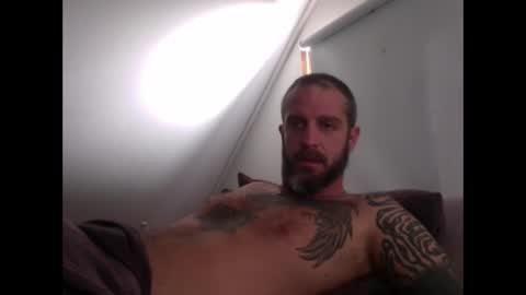 Snapshot of makeyoushakeattheknees chatting on 02-17-25, 12:21 Marvin Straighish online show from 02-17-25, 12:21