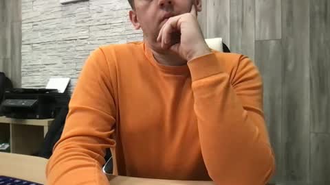 maksoffice online show from 12-19-25, 09:05