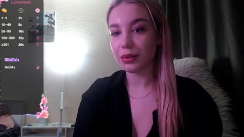 Snapshot of maksisisia chatting on 10-22-25, 02:50 maksisisia online show from 10-22-25, 02:50