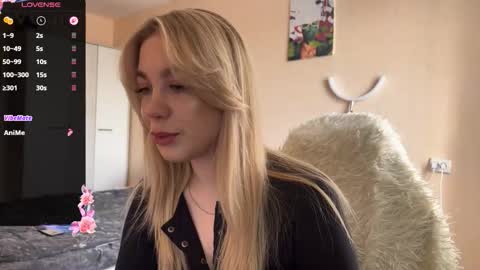 Snapshot of maksisisia chatting on 10-23-25, 10:14 maksisisia online show from 10-23-25, 10:14