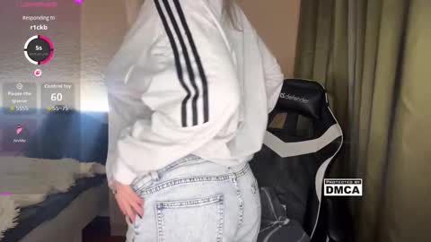 Snapshot of maksisisia chatting on 11-18-25, 05:39 maksisisia online show from 11-18-25, 05:39