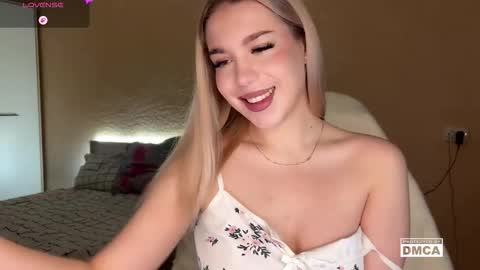 Snapshot of maksisisia chatting on 11-30-25, 01:48 maksisisia online show from 11-30-25, 01:48