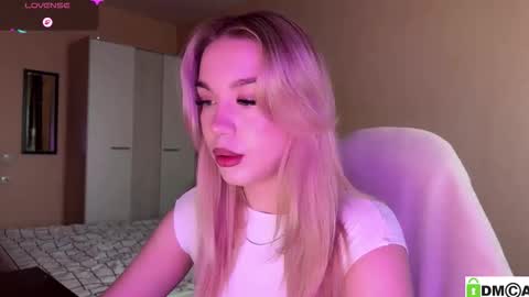 Snapshot of maksisisia chatting on 12-05-25, 10:57 maksisisia online show from 12-05-25, 10:57