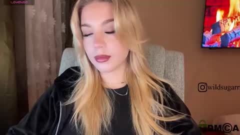 Snapshot of maksisisia chatting on 12-14-25, 02:00 maksisisia online show from 12-14-25, 02:00