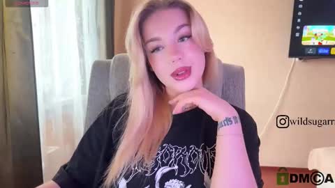 Snapshot of maksisisia chatting on 12-15-25, 10:41 maksisisia online show from 12-15-25, 10:41