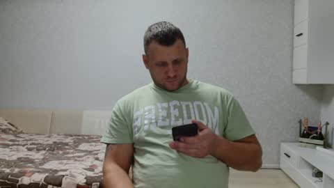 Snapshot of malchyshka chatting on 12-17-24, 08:23 malchyshka online show from 12-17-24, 08:23