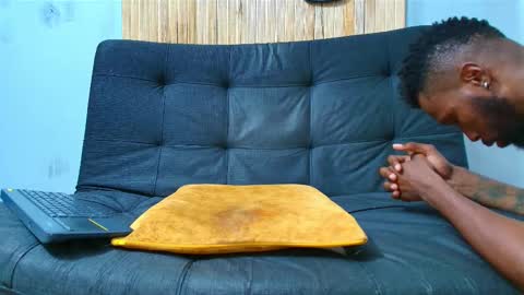 Snapshot of malcompierce chatting on 10-13-25, 01:00 Malcom online show from 10-13-25, 01:00