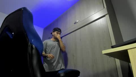 Snapshot of male_pussy chatting on 11-05-25, 02:44 ADAM online show from 11-05-25, 02:44