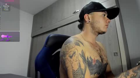 Snapshot of male_pussy chatting on 11-27-25, 03:30 ADAM online show from 11-27-25, 03:30